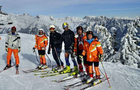 manali skiing